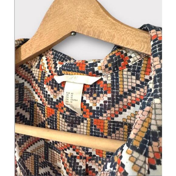 H&M Wonens Blouse Top Button Up Sleeveless Geometric Pattern Multicolor Size 12 - Picture 4 of 12